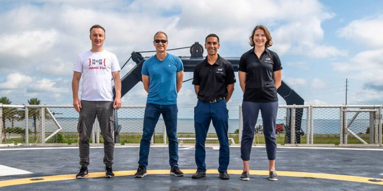 Presentada la tripulación de la Crew-3 que viajará a la ISS a finales de octubre