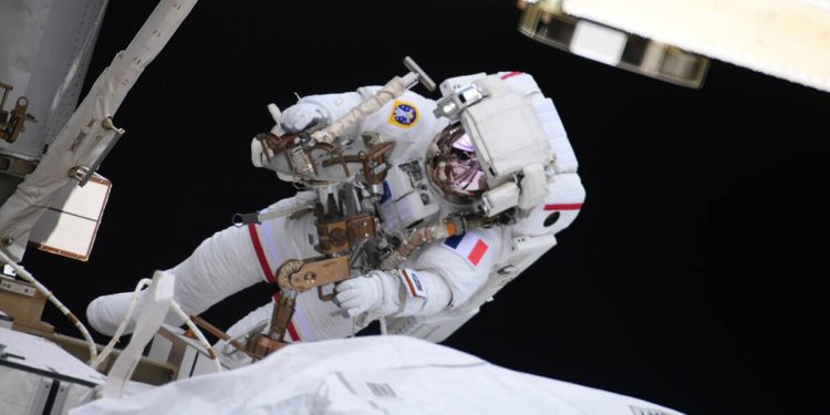 Salida espacial de los cosmonautas rusos