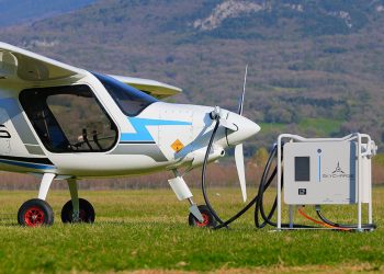 Skycharge, el primer cargador de aviones eléctricos aprobado por la AESA