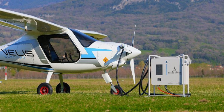 Skycharge, el primer cargador de aviones eléctricos aprobado por la AESA