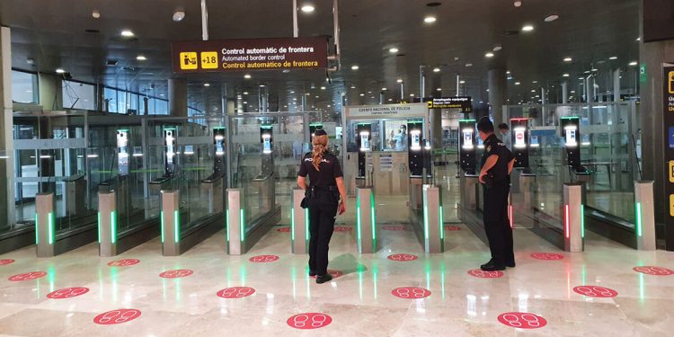 Thales instala nuevos accesos de reconocimiento facial en varios aeropuertos de Aena