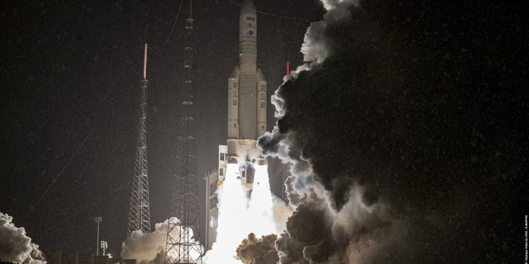 Arianespace lanzó los satélites de telecomunicaciones, SES-17 y Syracuse-4A