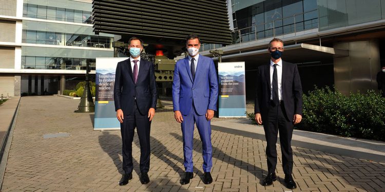 El presidente español y el primer ministro belga en la sede de Indra