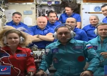 La actriz y el cineasta rusos llegaron a la ISS a bordo de la nave Soyuz MS-19