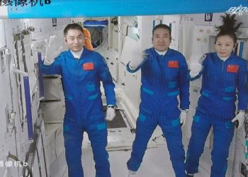 Tres astronautas llegaron a la estación espacial china a bordo de la nave Shenzhou-13