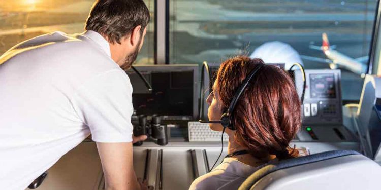 ENAIRE gestiona centros y torres de control de tránsito aéreo en España