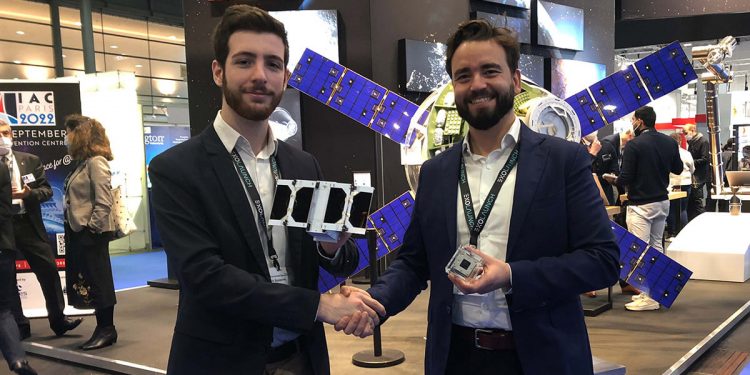 FOSSA Systems se alía con ienai SPACE para el uso de propulsores eléctricos en picosatélites
