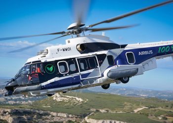Primer vuelo de un helicóptero H225 de Airbus con combustible de aviación 100% sostenible