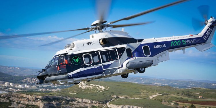 Primer vuelo de un helicóptero H225 de Airbus con combustible de aviación 100% sostenible