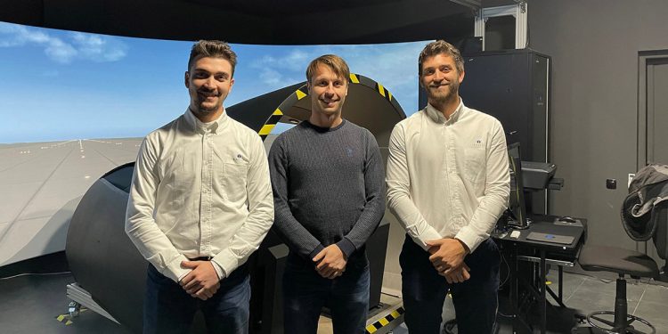 Chernigiv High Aviation School adquiere un simulador en-1000x FNPT II de Entrol