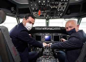 El presidente de Andalucía inauguró la ampliación del hangar de MRO de Ryanair en Sevilla