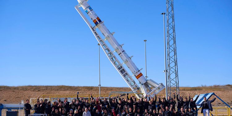 Equipo de PLD Space con MIURA 1 en instalaciones de Teruel