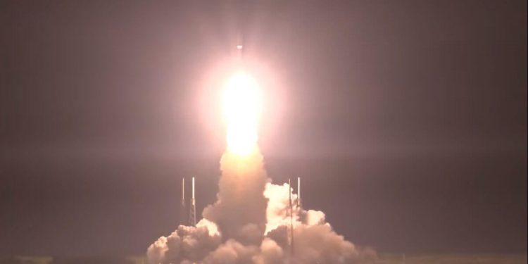 Lanzada al espacio la misión espacial STP-3 para la seguridad de EEUU