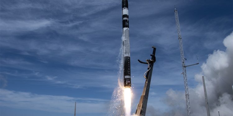 Rocket Lab lanzó dos satélites para BlackSky