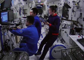 Astronautas chinos completaron el acoplamiento de una nave de carga a la estación espacial