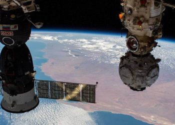 Dos cosmonautas rusos realizarán el miércoles la primera salida de la ISS en este año