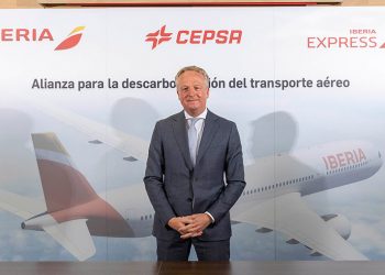 Iberia y Cepsa se unen para descarbonizar el transporte aéreo