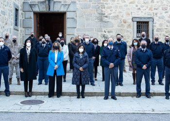 La ministra de Defensa visita el Archivo Histórico del Ejército del Aire