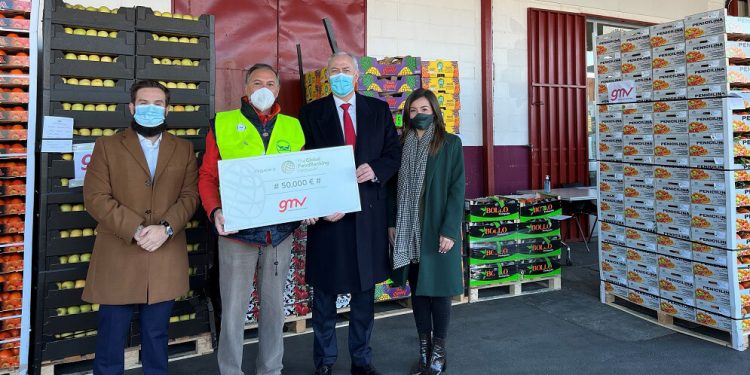 La plantilla de GMV vuelve a mostrar su solidaridad con el Banco de Alimentos