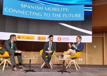 Nicolás Martín (dcha) participa en Expo Dubai