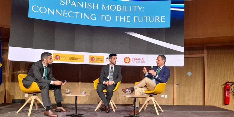 Nicolás Martín (dcha) participa en Expo Dubai