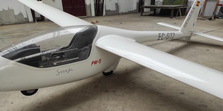 Planeador subastado en el aeródromo de Ocaña