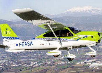 Tecnam vuela por primera vez su demostrador híbrido-eléctrico