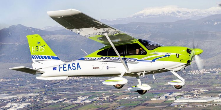 Tecnam vuela por primera vez su demostrador híbrido-eléctrico