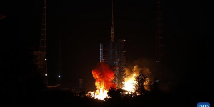 China lanzó el satélite Zhongxing-6D