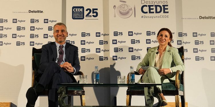 El CEO de Aena, Maurici Lucena, durante el desayuno de trabajo organizado por la CEDE