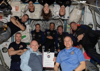 López-Alegría y sus compañeros de misión AX-1 abandonan la ISS