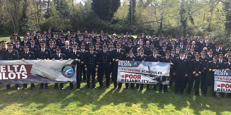 Los pilotos de Delta se manifiestan en Seattle por la programación de la aerolínea