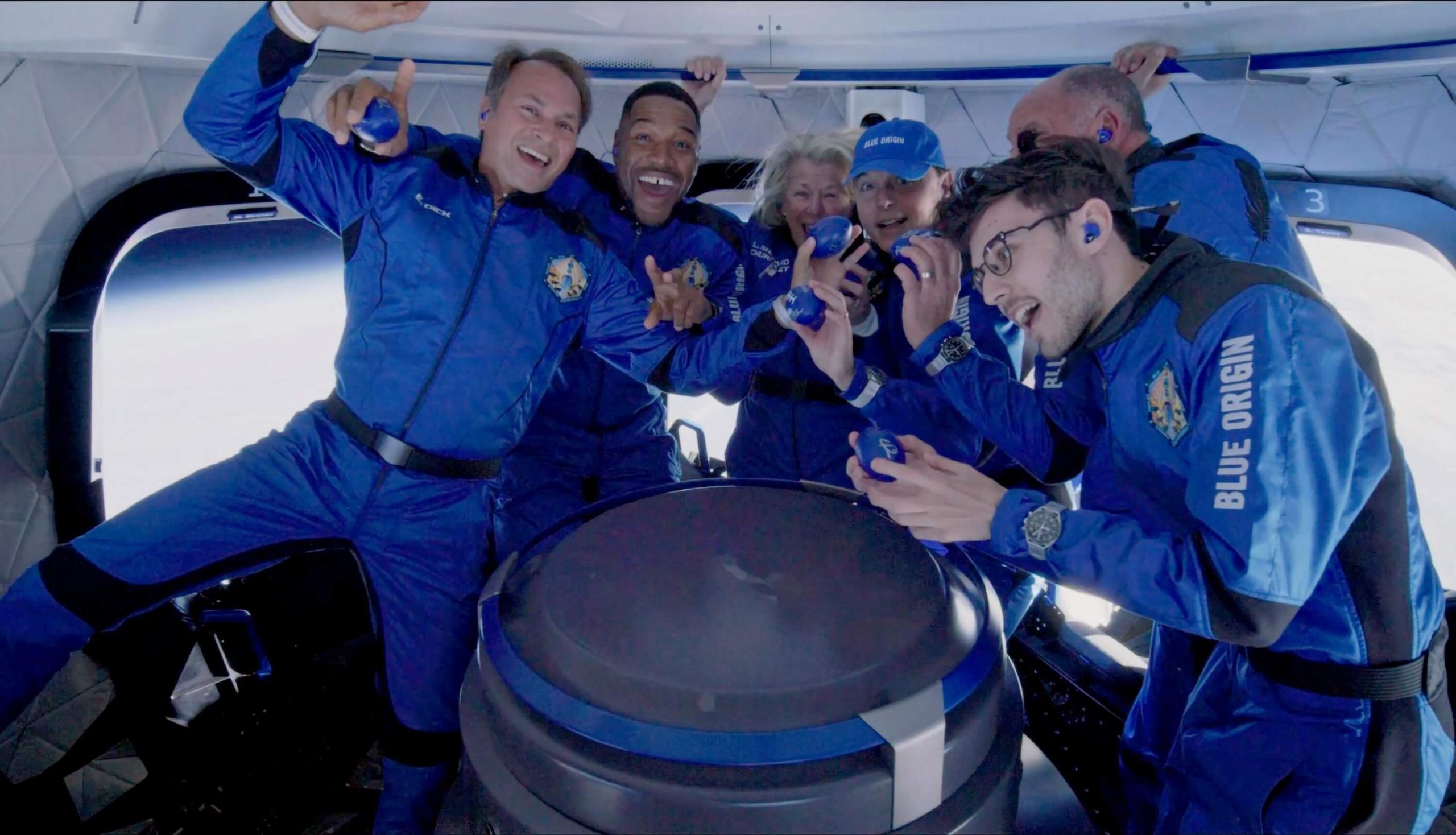 Blue Origin lanzó con éxito su cuarta misión de turismo espacial