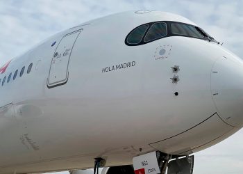 El nuevo A350 de Iberia, bautizado como “Hola, Madrid”