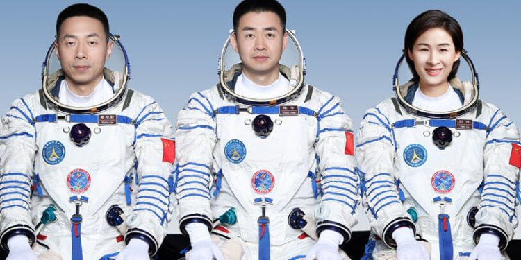 China lanzó la nave espacial Shenzhou-14 con tres astronautas a bordo