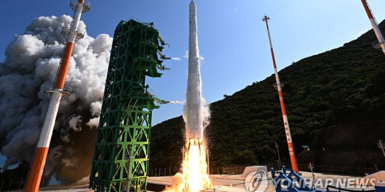 Corea del Sur lanzó con éxito su cohete espacial Nuri con varios satélites a bordo