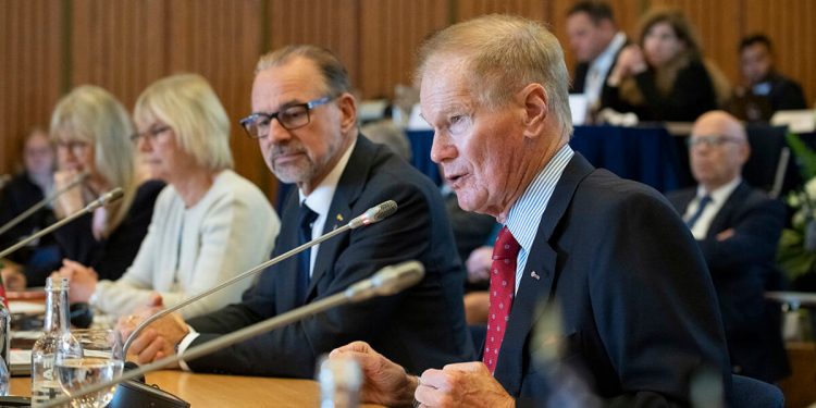 El director general de la ESA, Josef Aschbacher, y el Administrador de la Nasa, Bill Nelson
