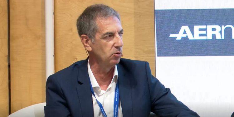 Javier Fernández de Retana, director de Relaciones Institucionales de Aernnova, durante unas jornadas organizadas por Sisteplant.