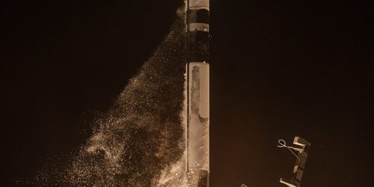 La Nasa lanzó la misión CAPSTONE para probar la órbita de las misiones lunares Artemisa