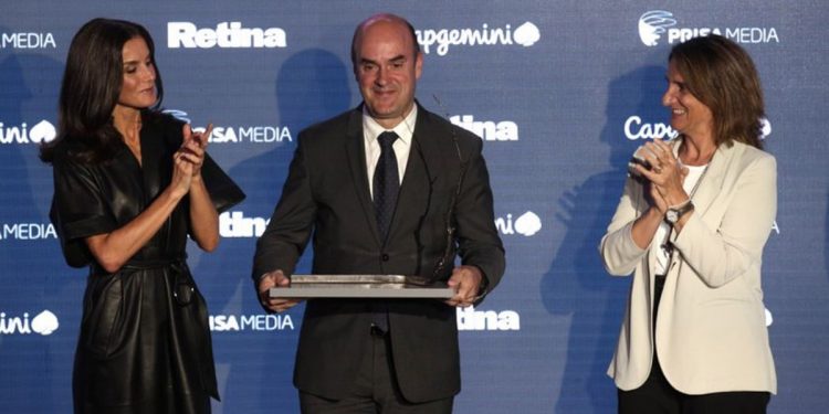 La Reina Letizia, Ministra Teresa Riesgo y Carlos Alzola, CEO ITP Aero