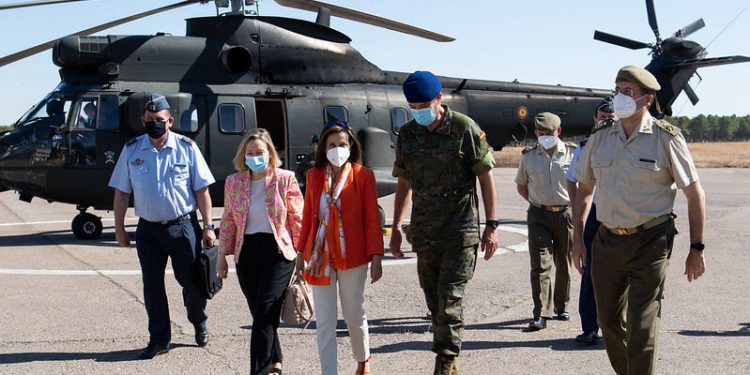La ministra de Defensa visitó en Almagro el Batallón de Helicópteros Tigre