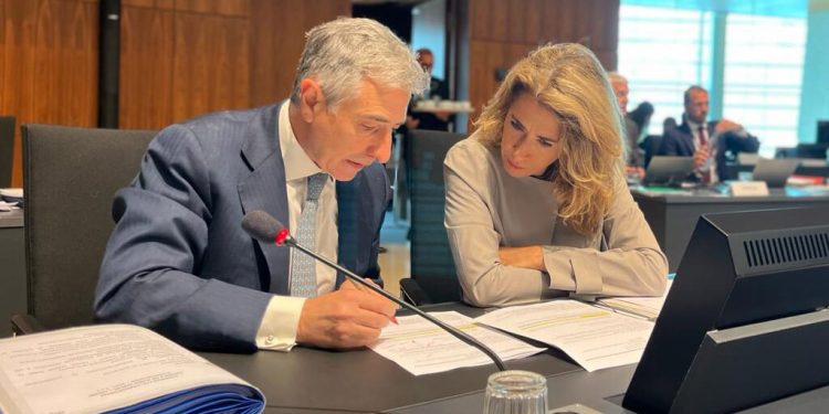 La ministra de Transportes, Movilidad y Agenda Urbana, durante el Consejo de Ministros de la UE
