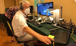 Astronauta Thomas Reiter a los controles del rover
