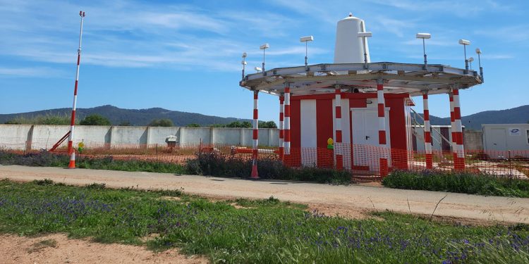 Enaire renueva el sistema de radioayuda del aeropuerto de Ibiza