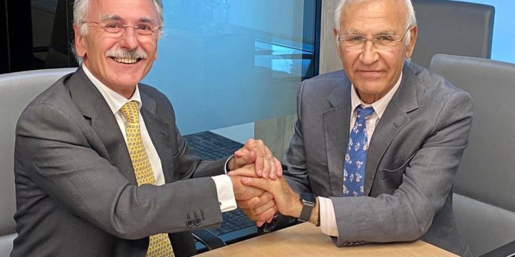 Luis Furnells Abaunz, presidente ejecutivo de Grupo Oesía, y Cándido Comino Chavarrías, presidente de Grupo CPS.