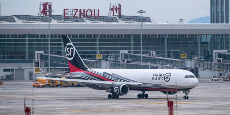 Primer aeropuerto de carga en el centro de China