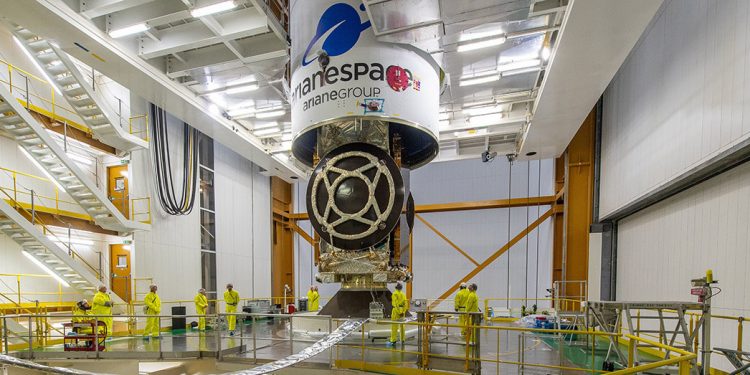Arianespace lanzará el martes el innovador satélite Eutelsat Konnect VHTS a bordo del Ariane 5