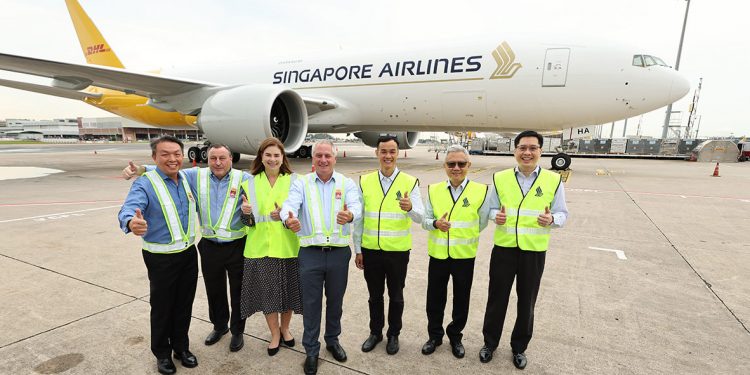 La asociación entre DHL Express y Singapore Airlines despega con el nuevo avión carguero de Boeing