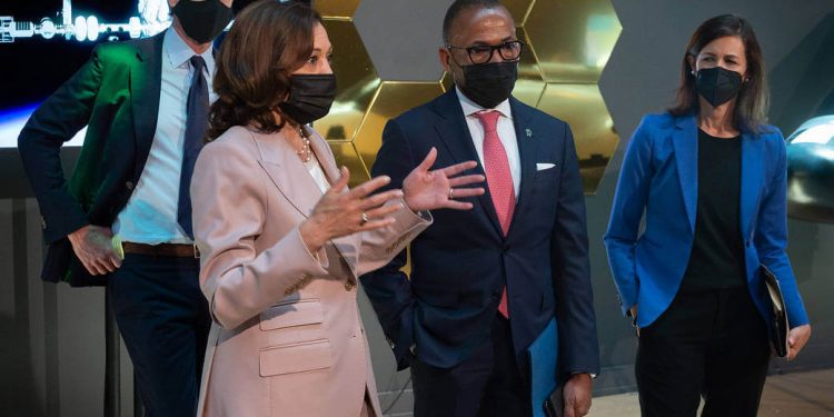 La vicepresidenta norteamericana, Kamala Harris, se reunió con el Consejo Nacional del Espacio