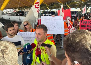 Rubén Ramos, del sindicato USO, en la huelga de Iberia Express
